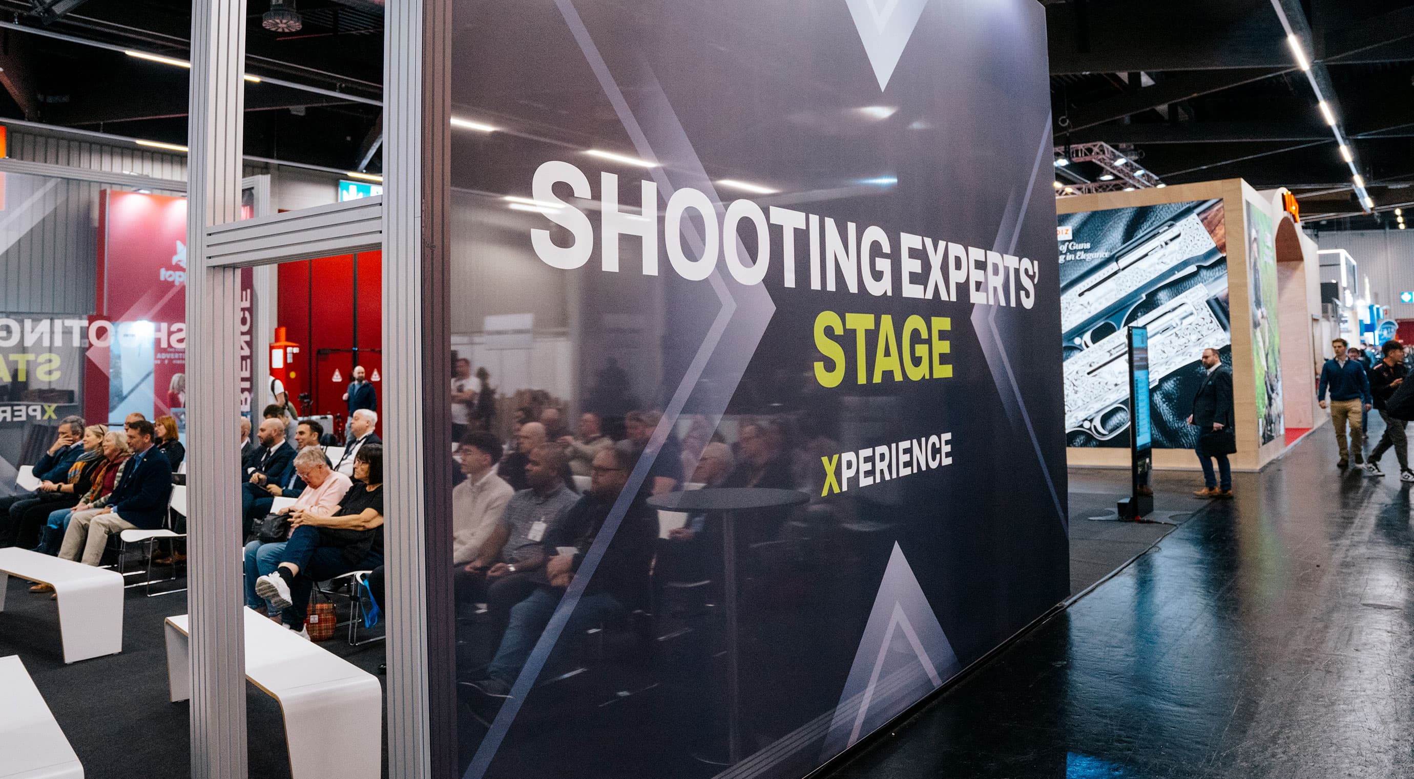 Signage SHOOTING EXPERTS' Stage